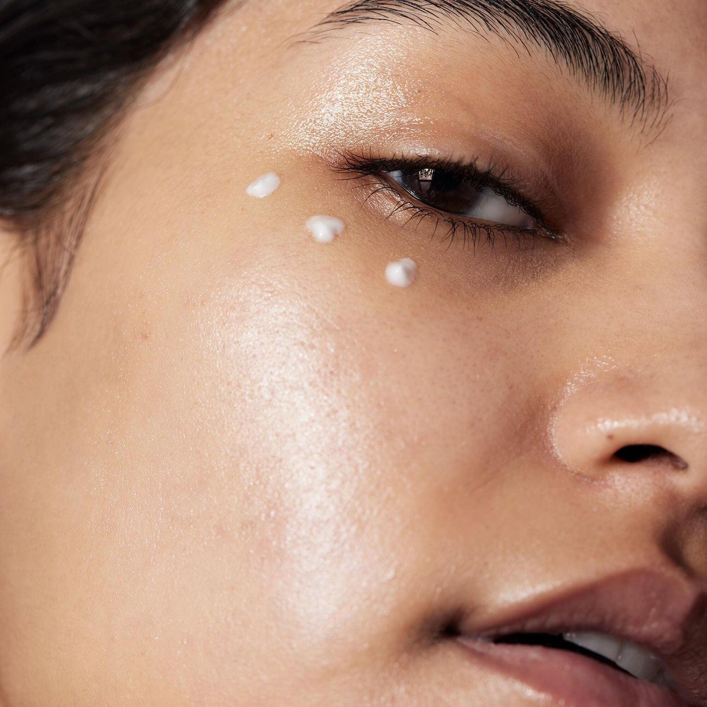 holy-hydration-eye-cream-v5 040822_Model_HH-EyeCream_116_RT1-V1_IGF_3f5819bb-8440-48d0-943c-ab2a2612d116.jpg