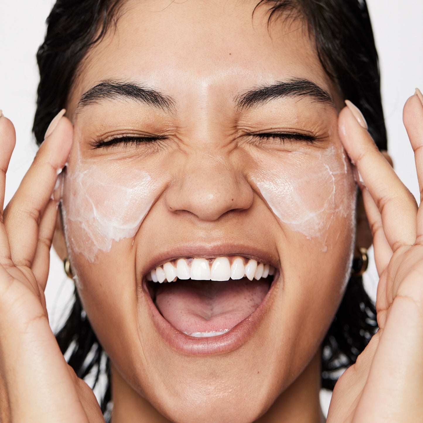 pure-skin-moisturizer-p2 040822_Model_Pure-Moisturizer_200_RT2-V1_RGB040822_Model_Pure-Moisturizer_200_RT2-V1_V1_IGF.jpg