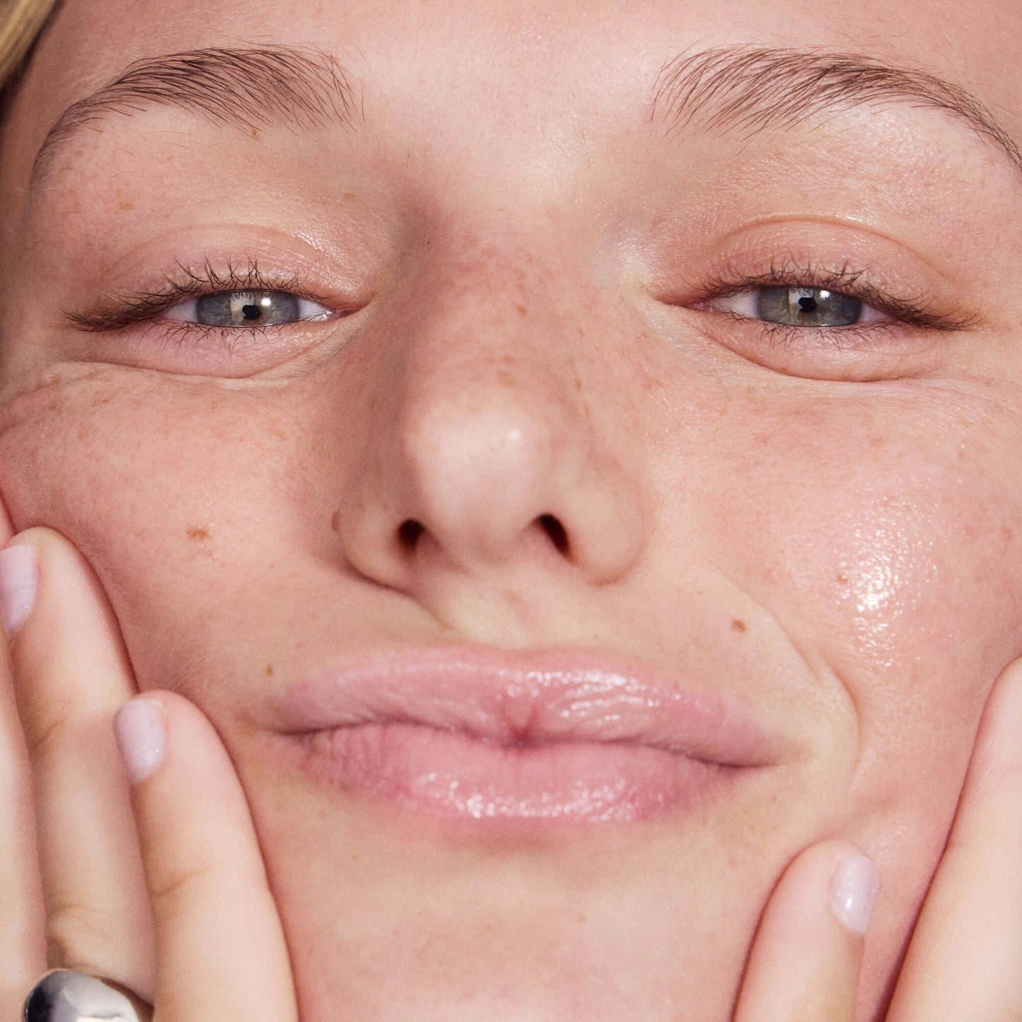 thirst-burst-pore-fecting-toner-f7 042125_SKIN_TBT_Madison_ModelApp_1086_RGB_IGF.jpg