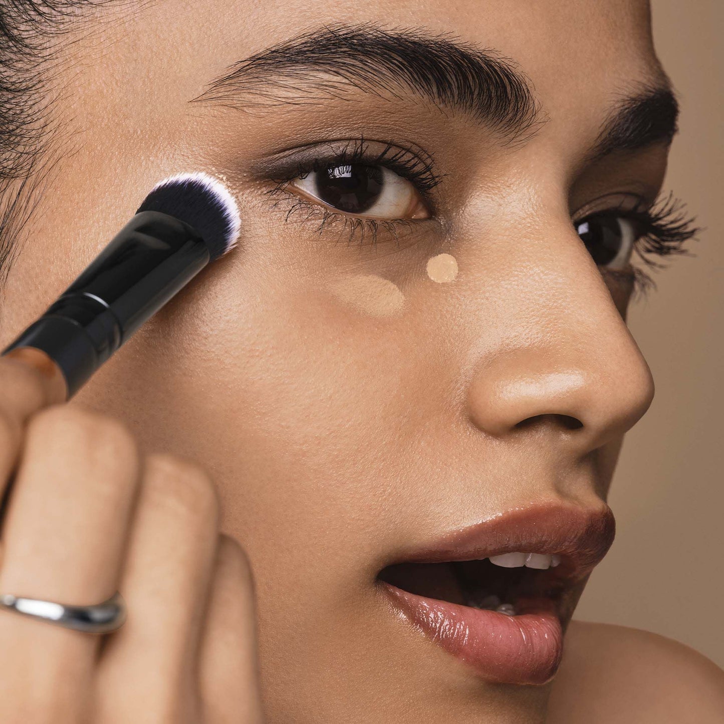 tap-and-blend-concealer-brush-o4 042925_Dipti_SoftGlam_Brushes_App_0044_477_w3QC_IGF.jpg