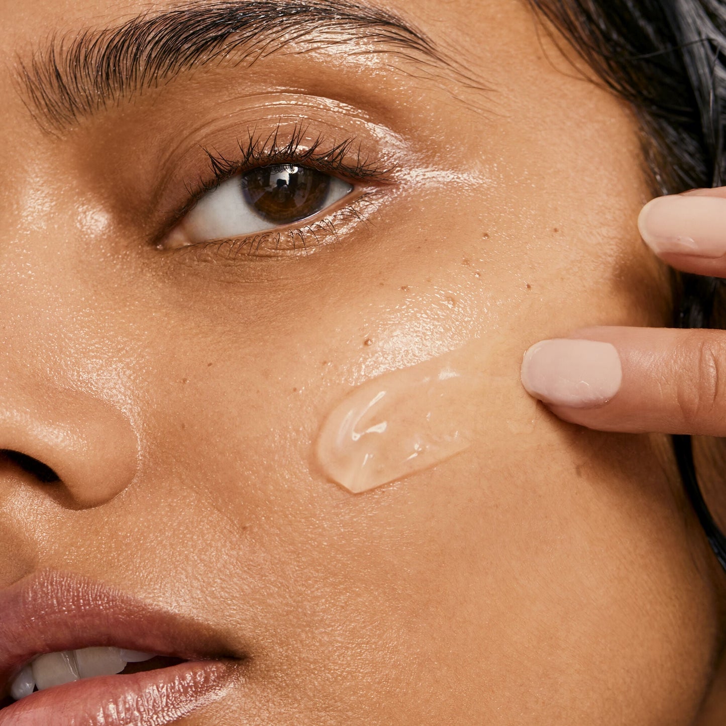 holy-hydration-gel-yeah-moisturizer-r0 060623_Ravyanshi_DewyFace_247_v3_RGB_IGF.jpg