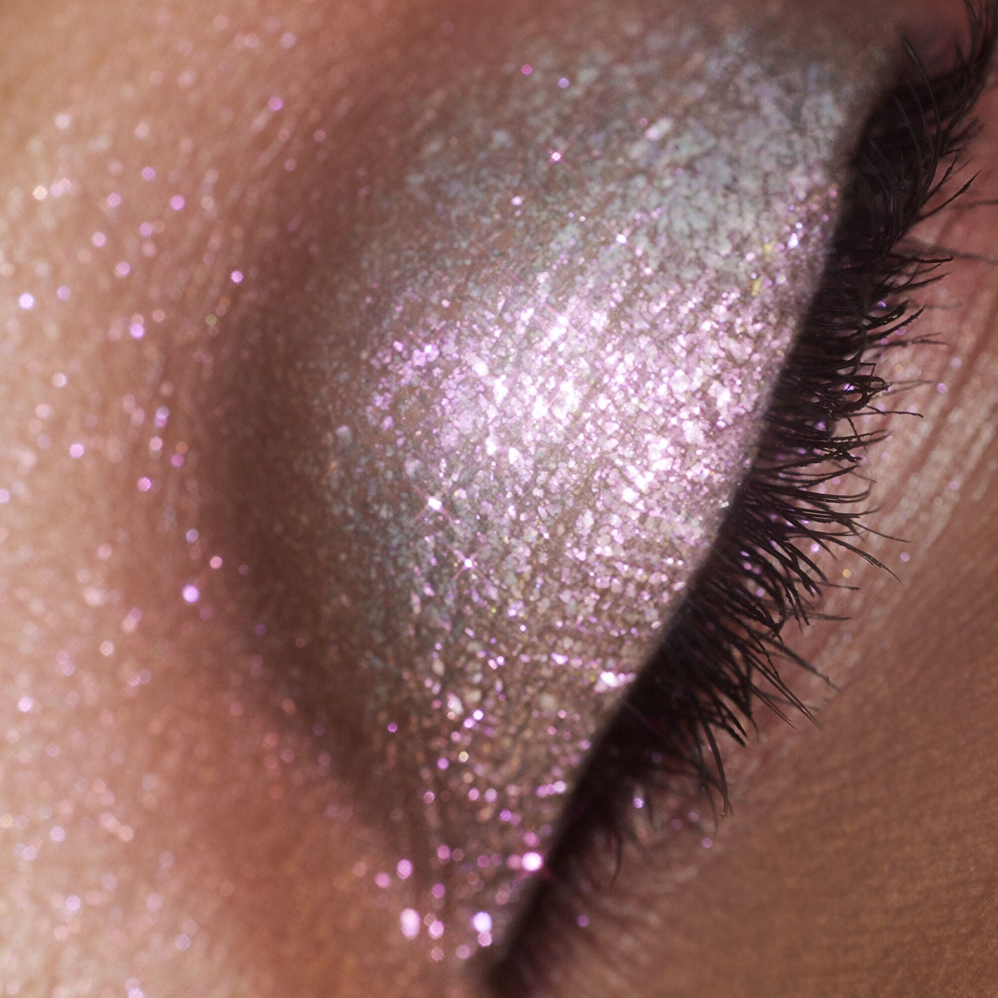duochrome-liquid-eyeshadow-k7 061223_Chi_SparkPink_0022_FINAL_RGB_IGF.jpg