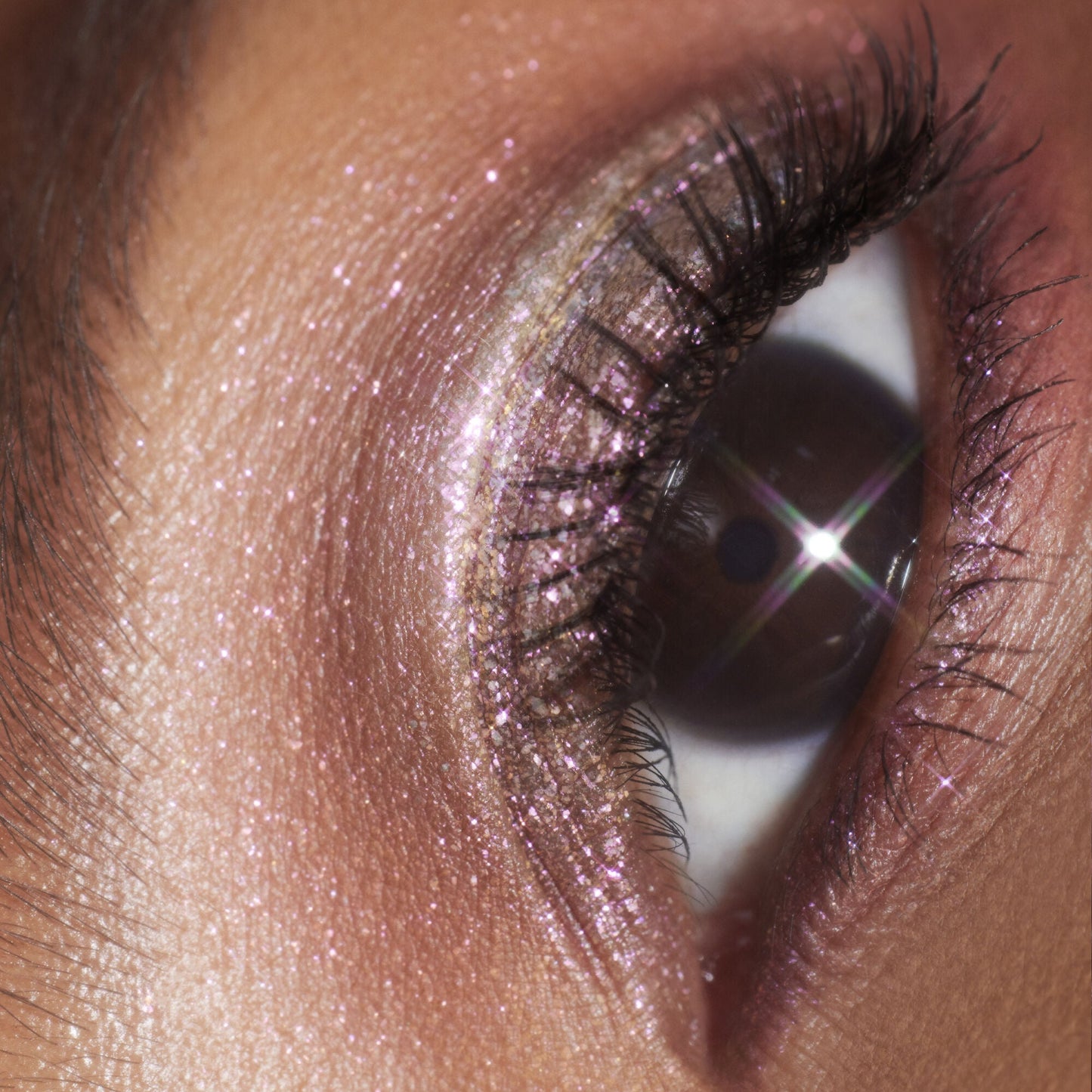 duochrome-liquid-eyeshadow-k7 061223_Chi_SparkPink_0023_FINAL_RGB_IGF.jpg