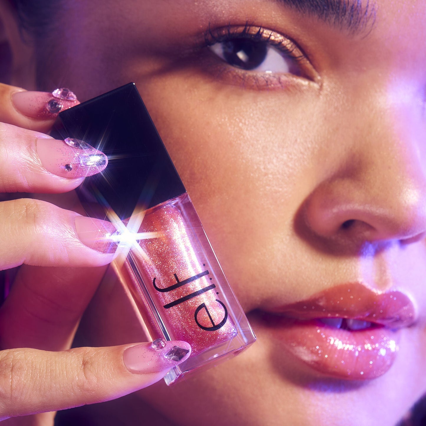 glow-reviver-plumping-lip-oil-y1 072225_Breanna_LipPlump_0391_2000x2000_0613e084-a418-44f9-b40d-c461b7a4b6db.jpg