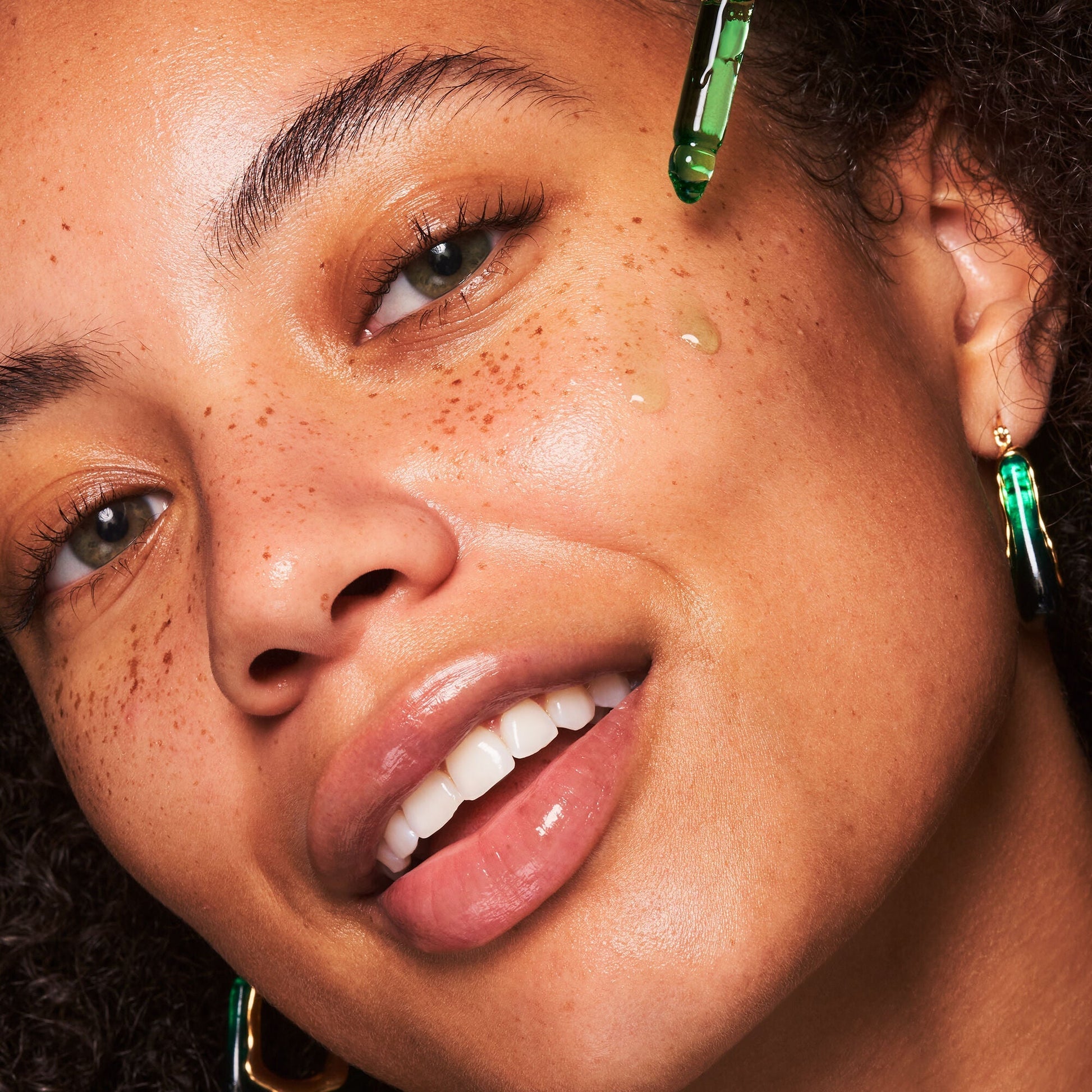 plz-clarify-facial-oil-a4 100924_SKIN_Drew_PlzC_App_005_v1_RGB_IGF.jpg