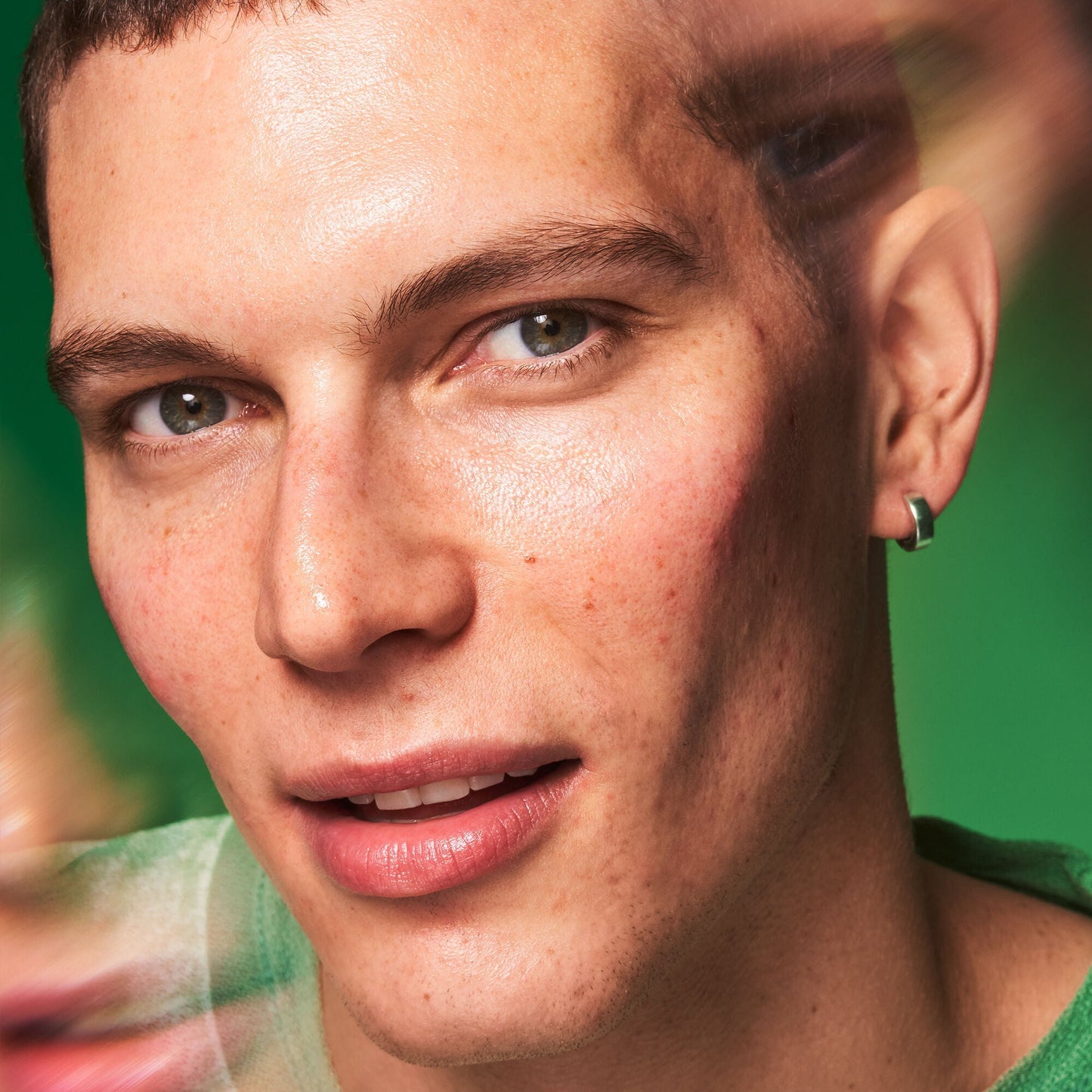 plz-clarify-facial-oil-a4 100924_SKIN_Jean_PlzC_EndLook_0036_v1_RGB_IGF.jpg