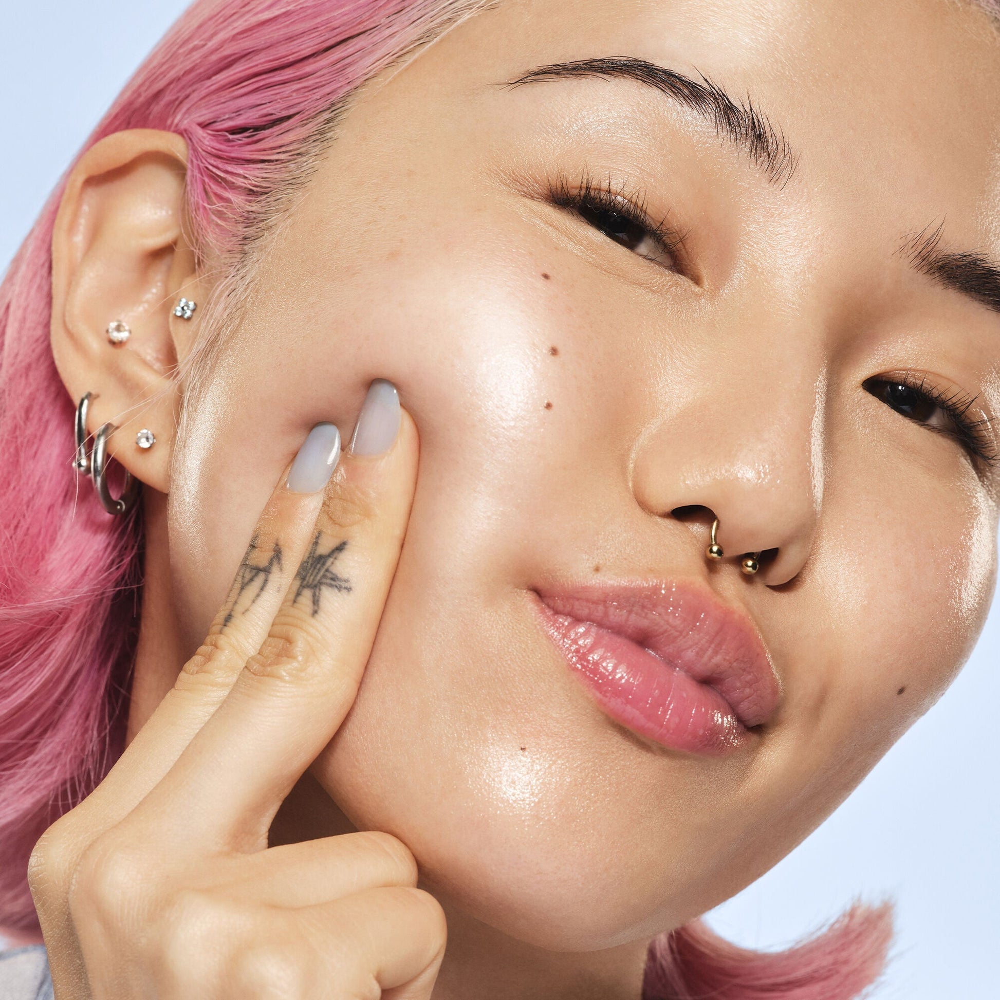 glass-slick-serum-stick-c4 102225_SKIN_Michelle_Editorial_015_w4QC_RGB_IGF_42f2efa3-c76d-440b-9883-58026346f35b.jpg