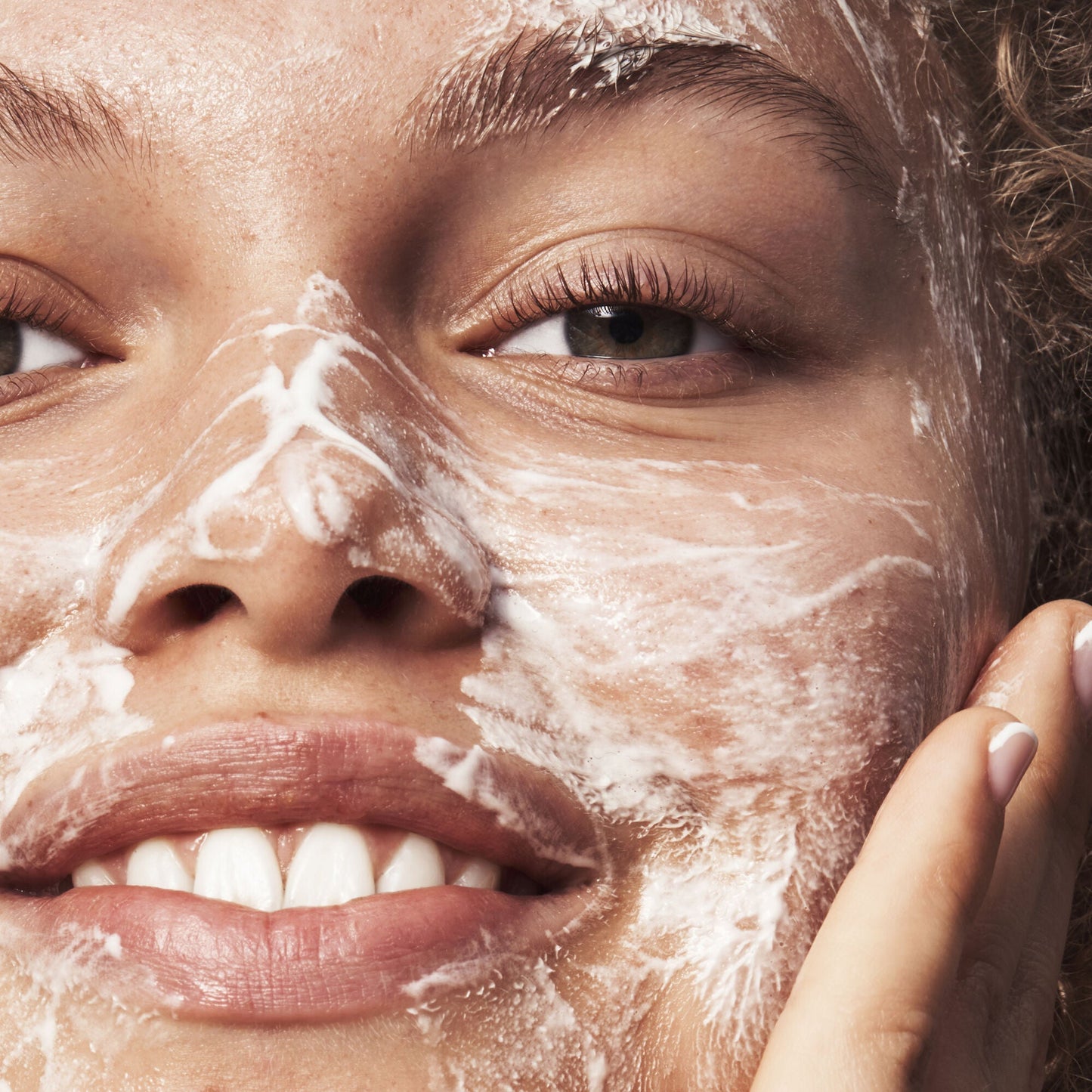 blemish-breakthrough-acne-calming-water-cream-mini-q2 121321_Marley-Acne-Regimen_0117_FINAL_IGF_7be73b38-8681-4e47-be60-37d940df0d6e.jpg