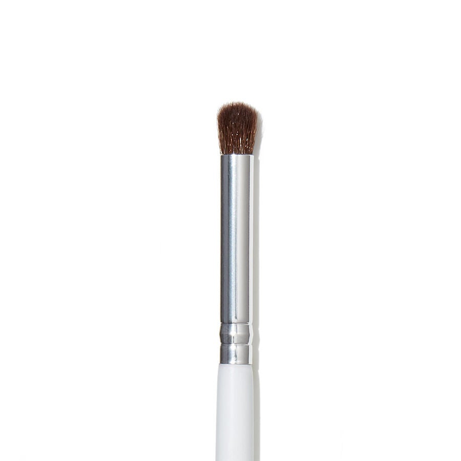 eye-crease-brush-k3 1823_EyeCreaseBrush_Macro.jpg