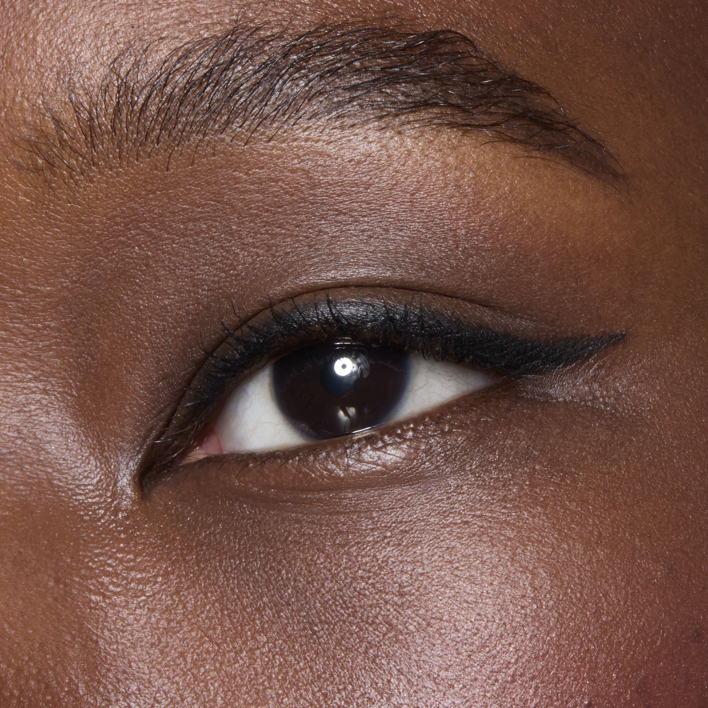 no-budge-retractable-eyeliner-q8 81330_NO_BUDGE_RETRACTABLE_EYELINER_BLACK_BILLIE_0062_V2.jpg