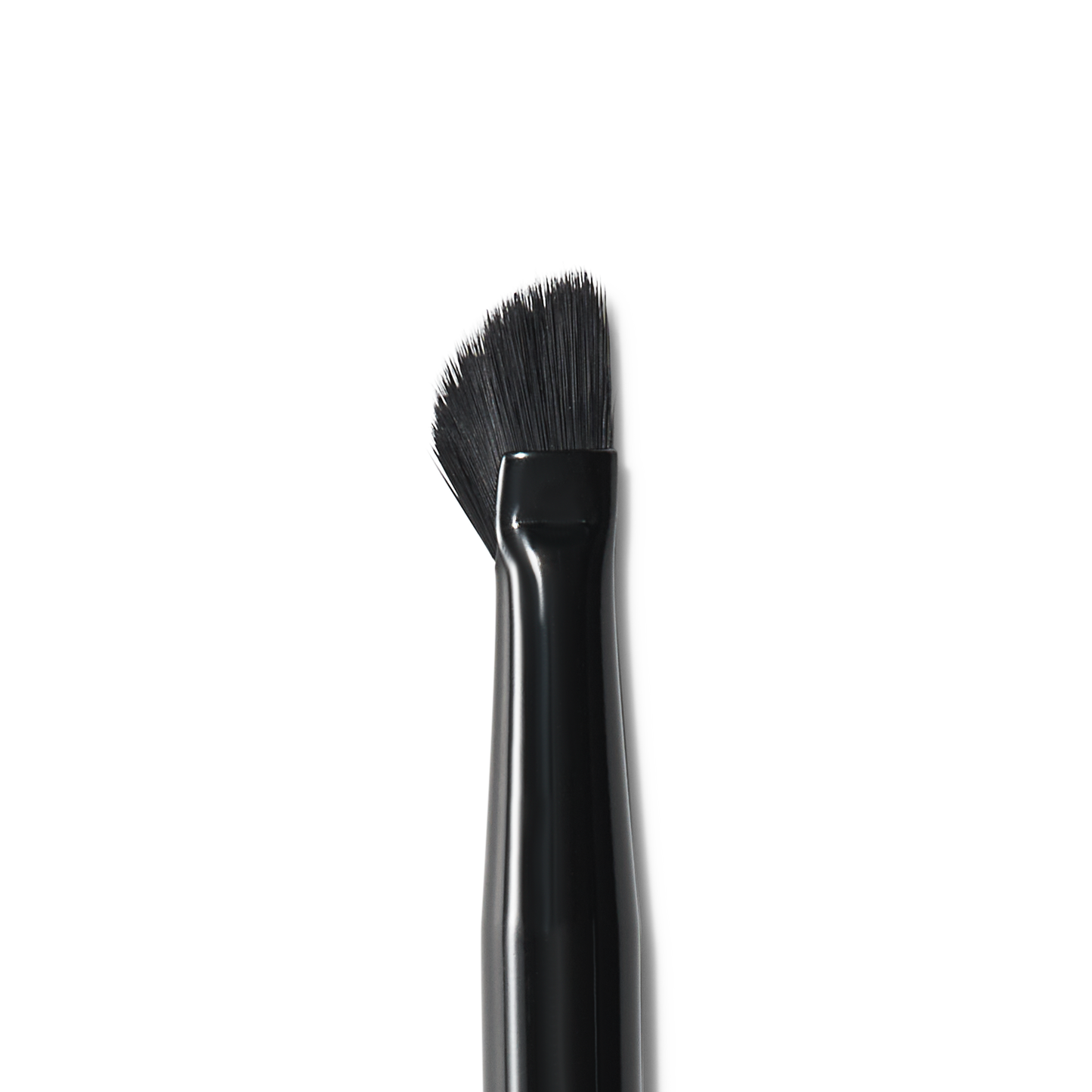 wing-it-liner-brush-i0 84091_MACRO_R.png