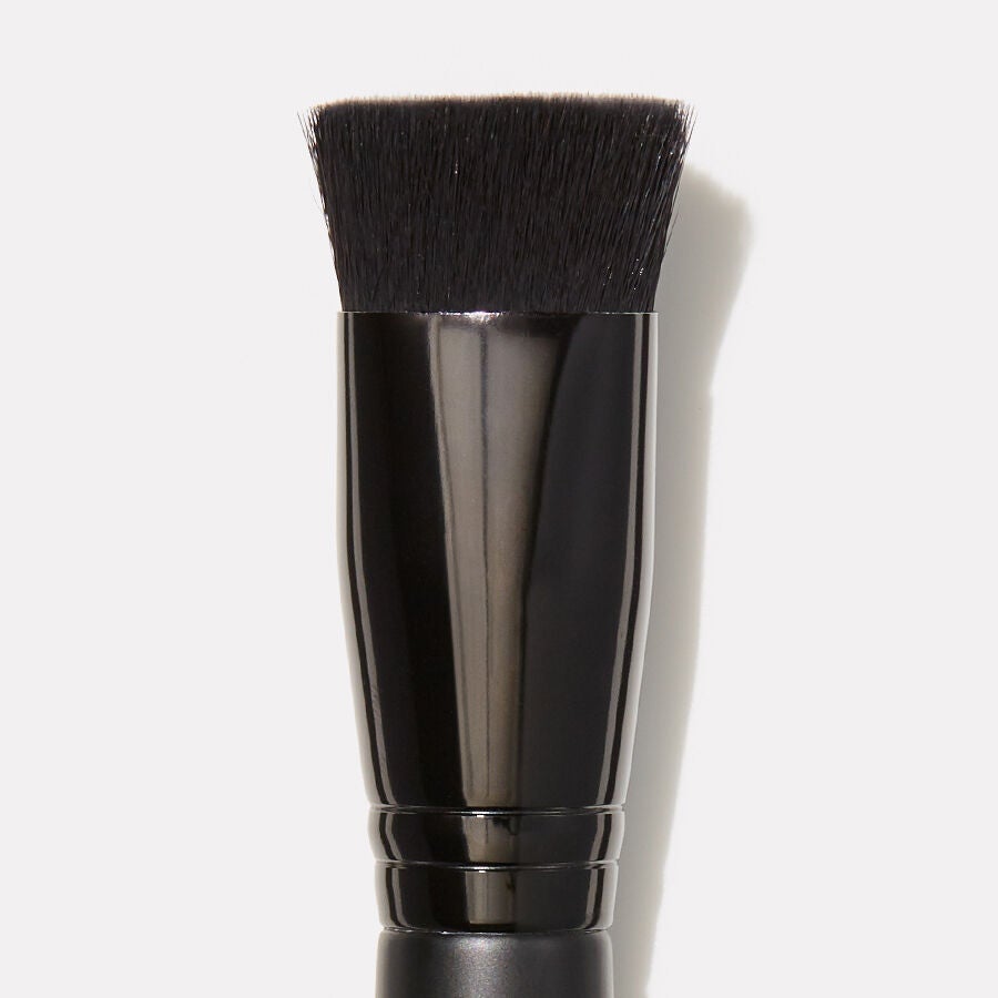 triangular-buffing-foundation-brush-l2 85106_b_TriangularBuffingFoundationBrushwebA.jpg