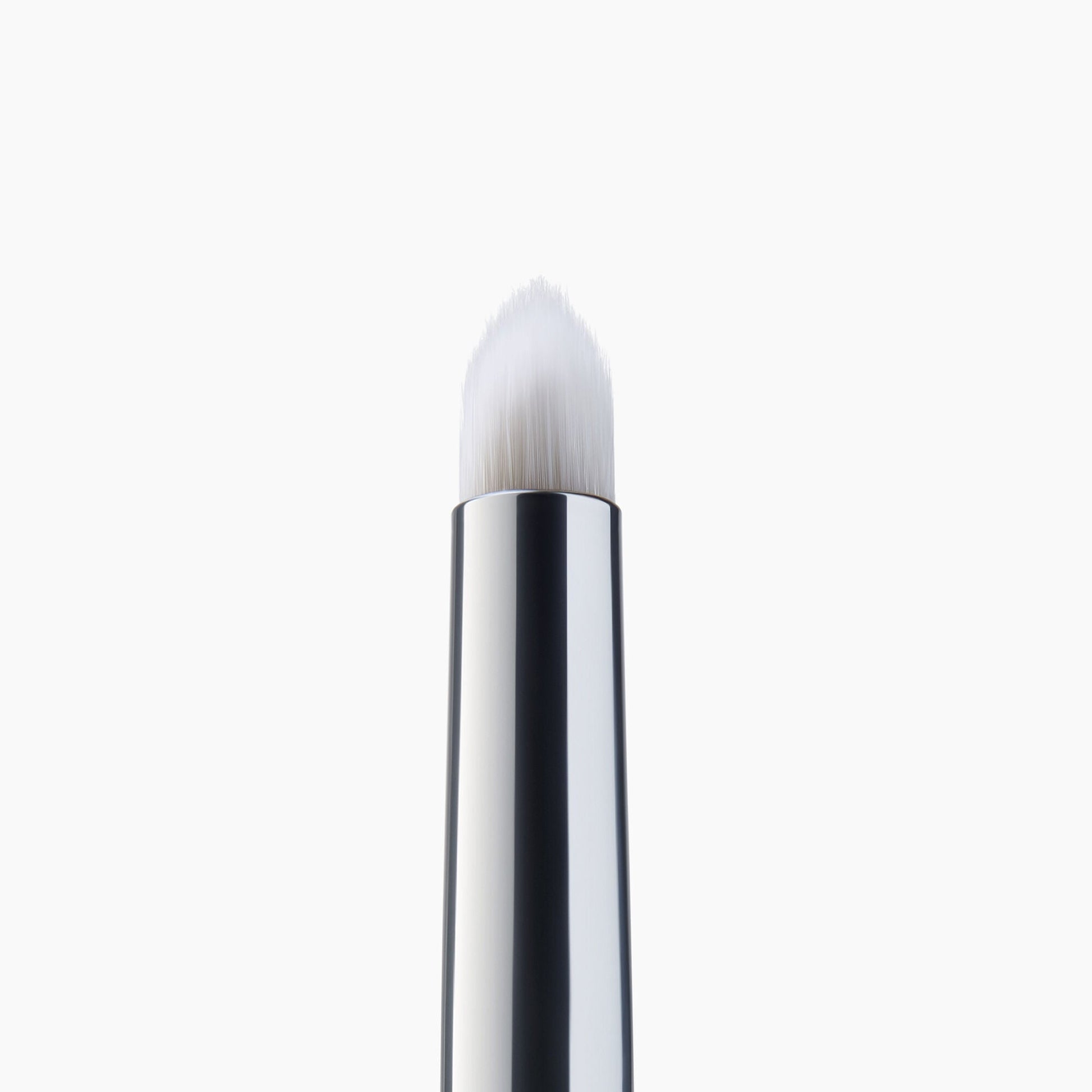 precision-smudge-brush-y7 85311_PrecisionSmudgeBrush_Macro_V2.jpg