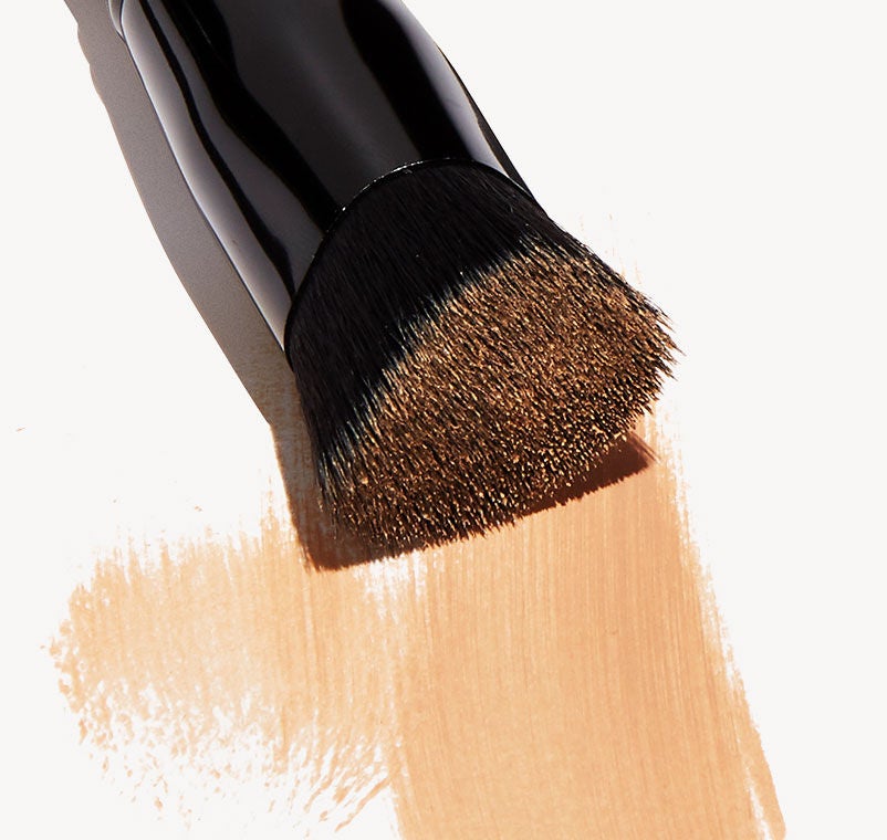 triangular-buffing-foundation-brush-l2 shot.jpg